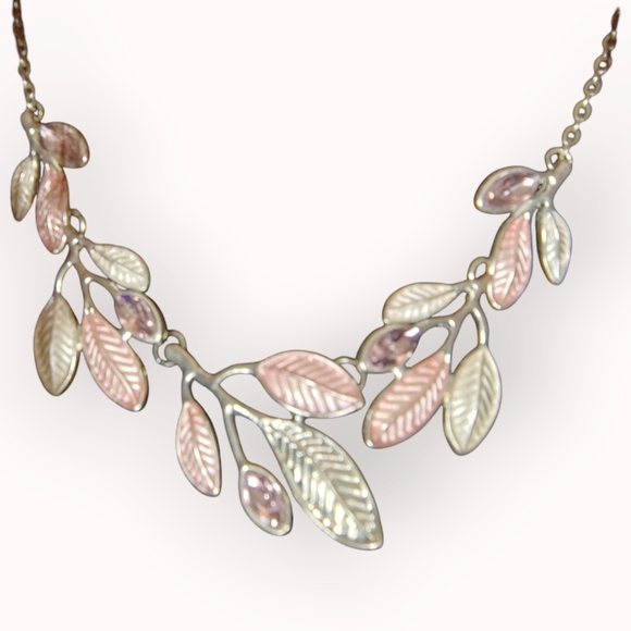 PAPARAZZI LYRICAL LEAF NECKLACE - Picture 5 of 6